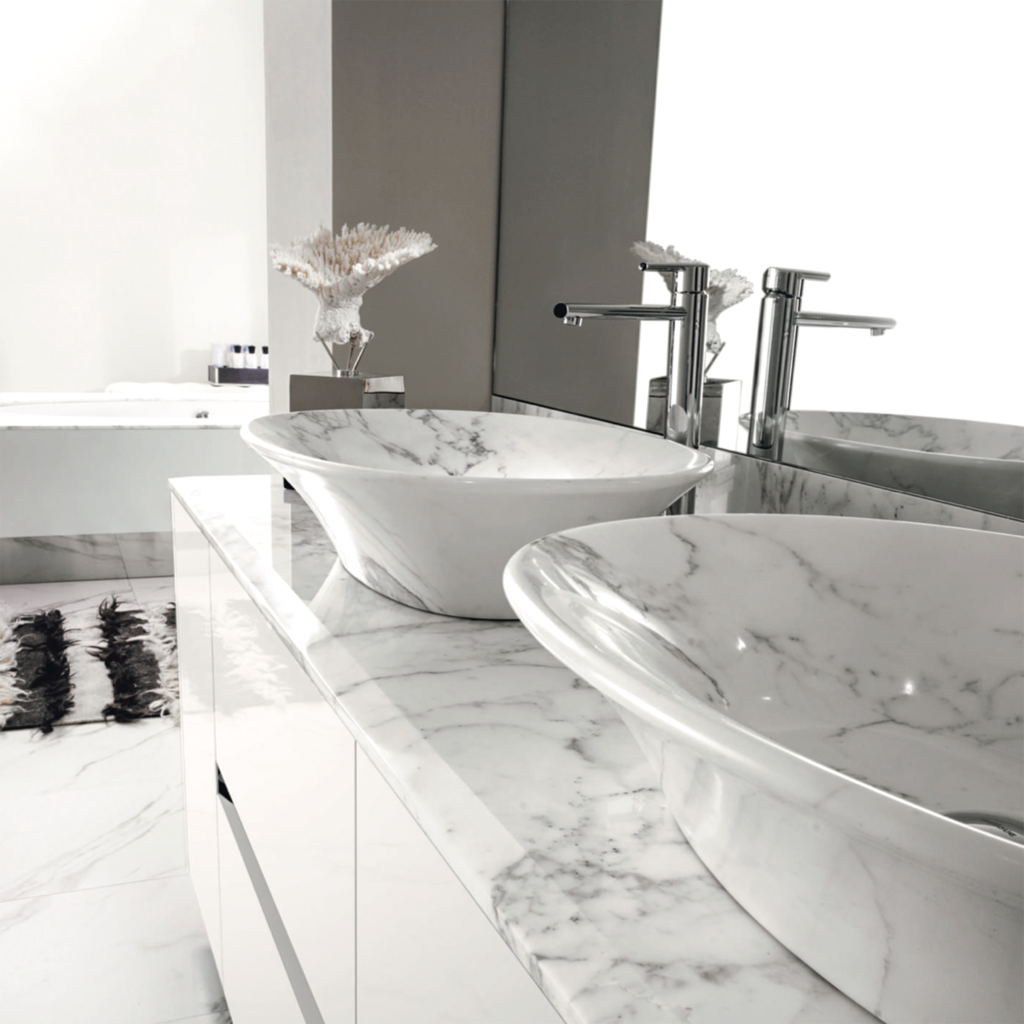 Detail der Calacatta-Vagli-Marmorbecken und Waschtischplatte von Four Seasons White