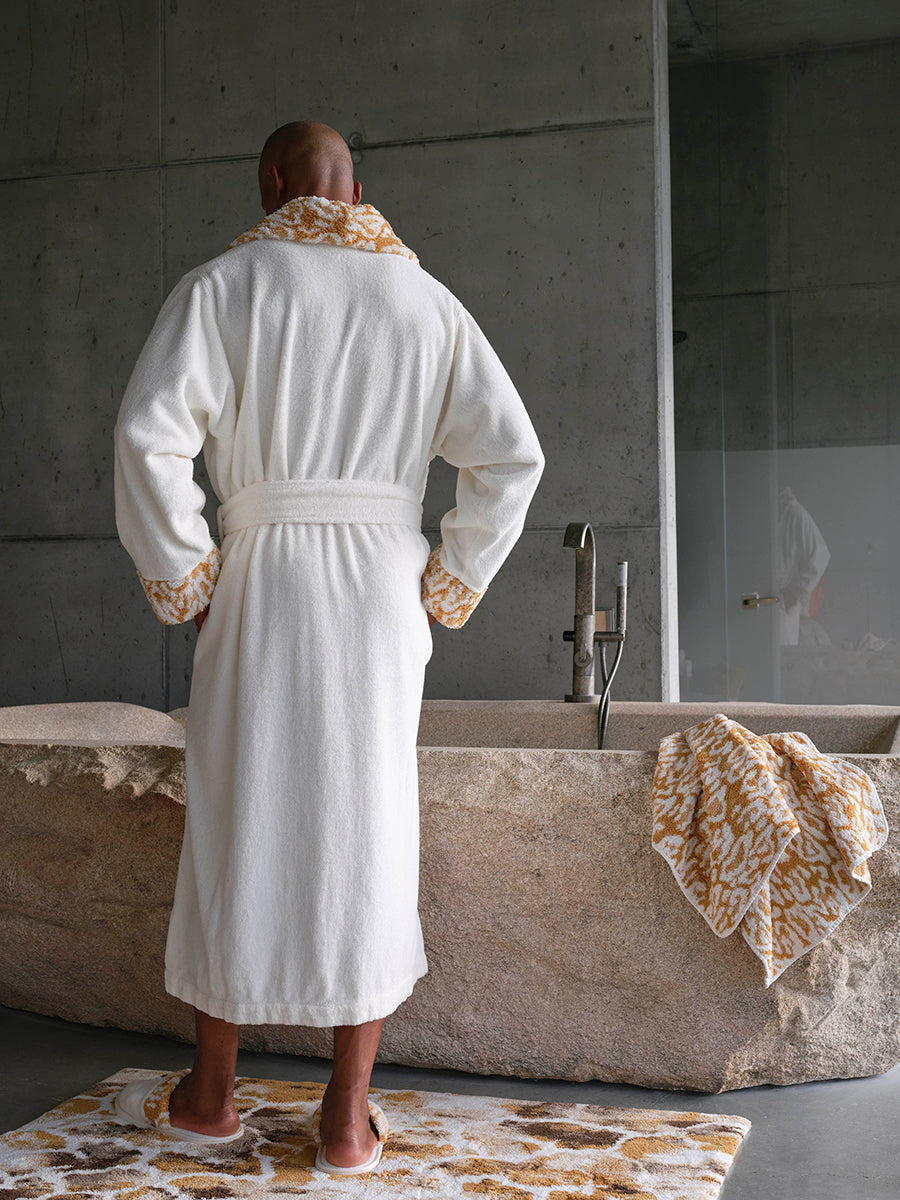 Premium bathrobe (back view) for women and men in Egyptian Giza cotton in White/Gold. Now available from the Tiamont online boutique for refined bathroom furniture.