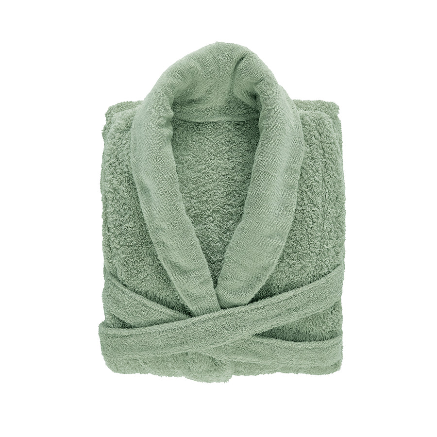 Premium Bademantel für Damen und Herren aus ägyptischer Giza Baumwolle mit 700 g/m² in Salbei. Jetzt erhältlich in der Tiamont Online Boutique für edle Badmöbel.