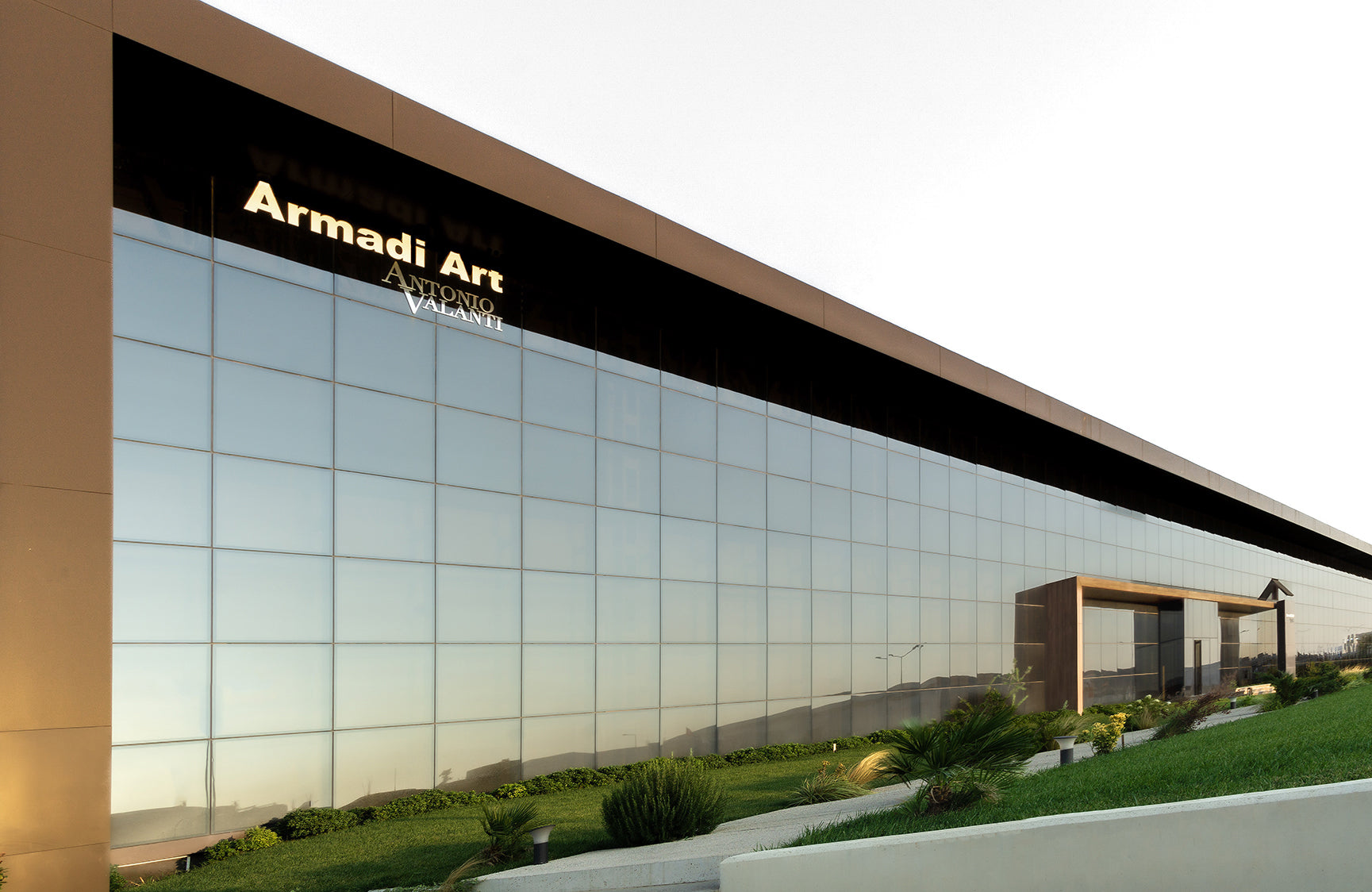 Bestellen Sie Armadi Art Badmöbel in Deutschland bei Tiamont. Exklusiver Partner. Hier finden Sie extravagante Badmöbel und Luxuswaschtische.