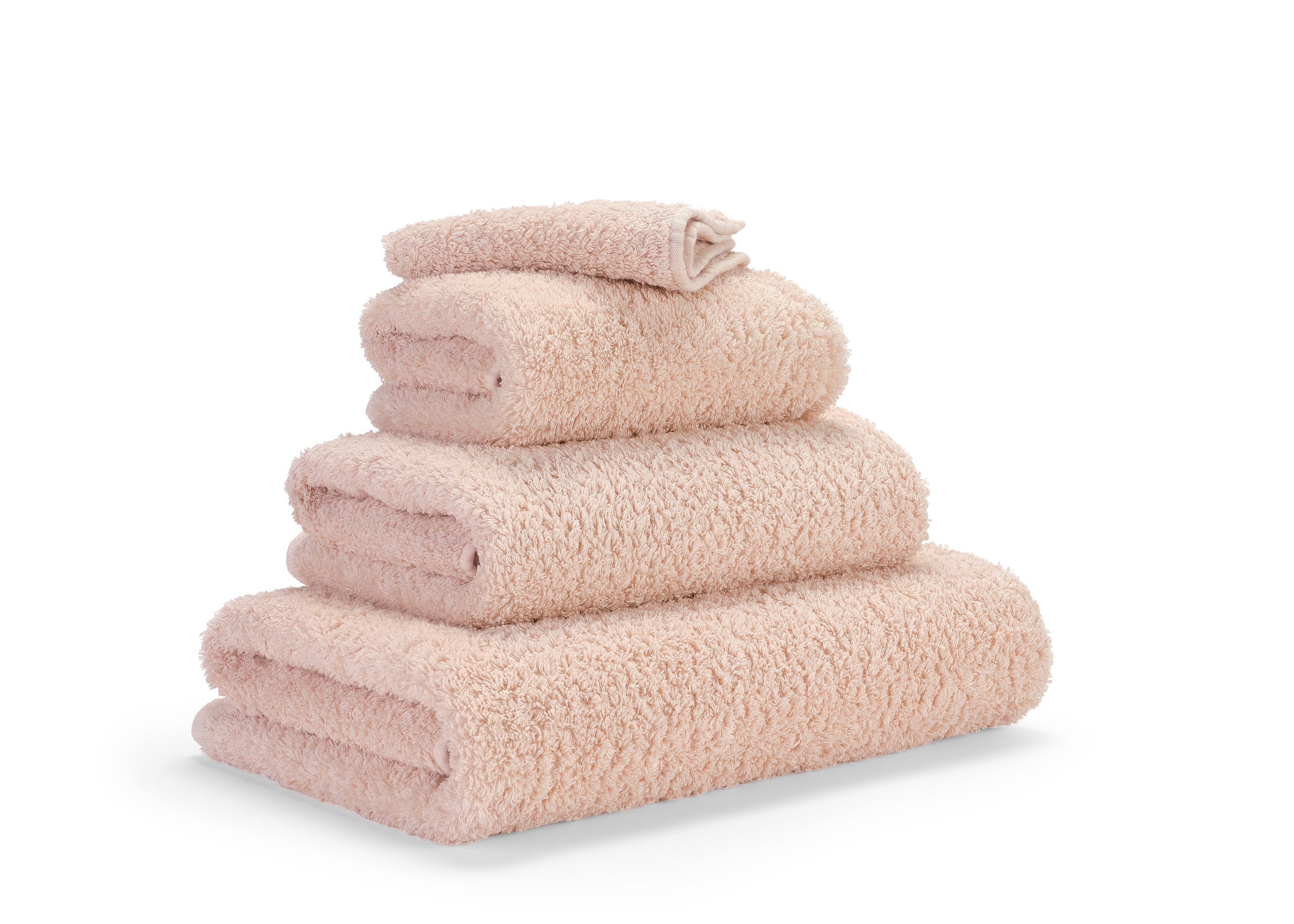 Premium-Handtuch-Set aus feinster Giza 70 Baumwolle in Pfirsisch – luxuriöses Badtextil von Tiamont, passend zu edlen Badmöbeln und stilvollen Interieurs. Handgefertigt in Portugal.