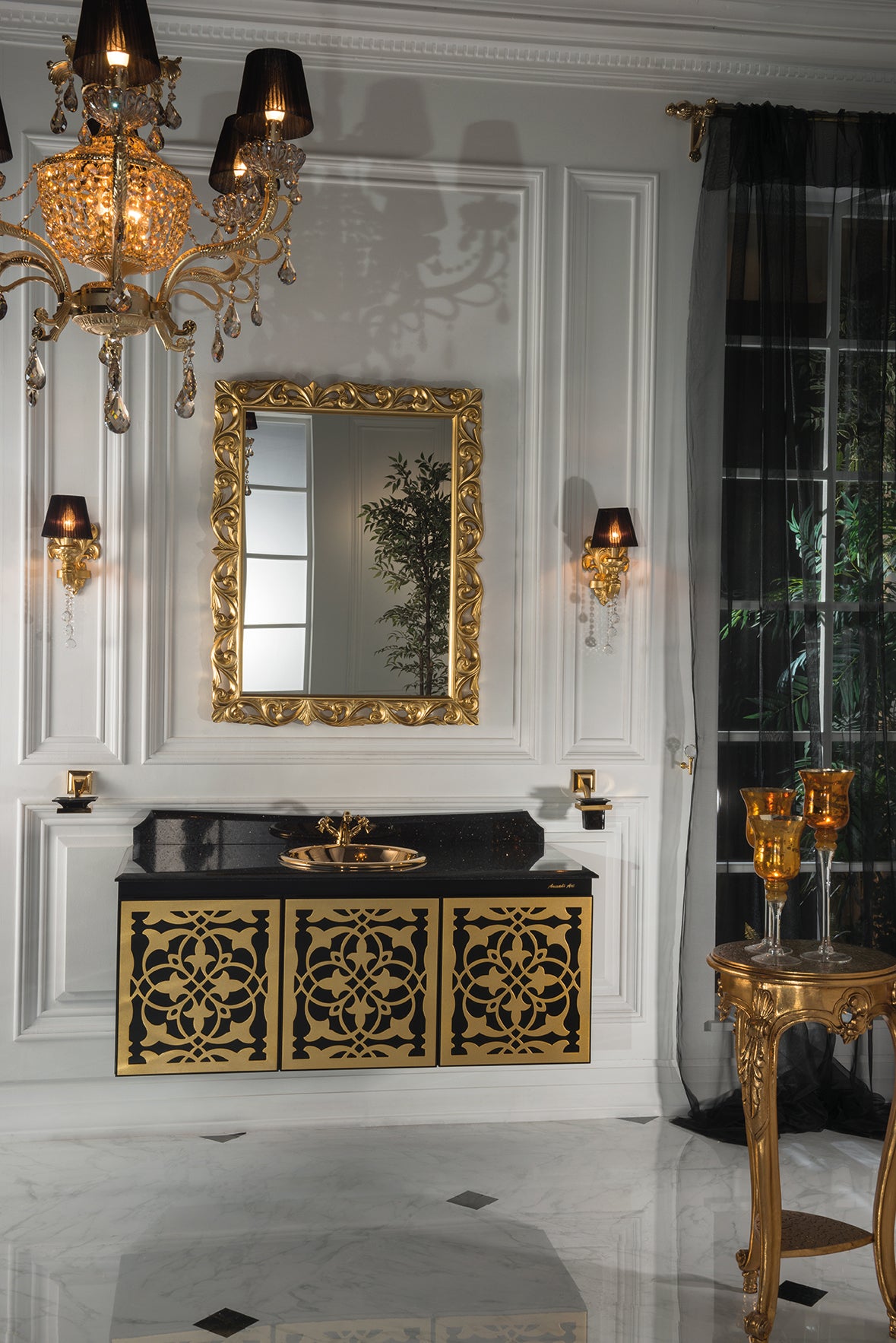 Anatolia Schwarz/Gold -  Extravaganter Waschtisch mit Unterschrank und einer bezaubernden Granit-Abschlussplatte. Passend zum royalen Spiegel, der goldene Waschbecken, der elegant in das Star Galaxy Granit eingelassen ist. Ein ausgefallenes Badmöbelset in Gold und Schwarz. Luxusbad? Tiamont. Wir beraten Sie gerne. 
