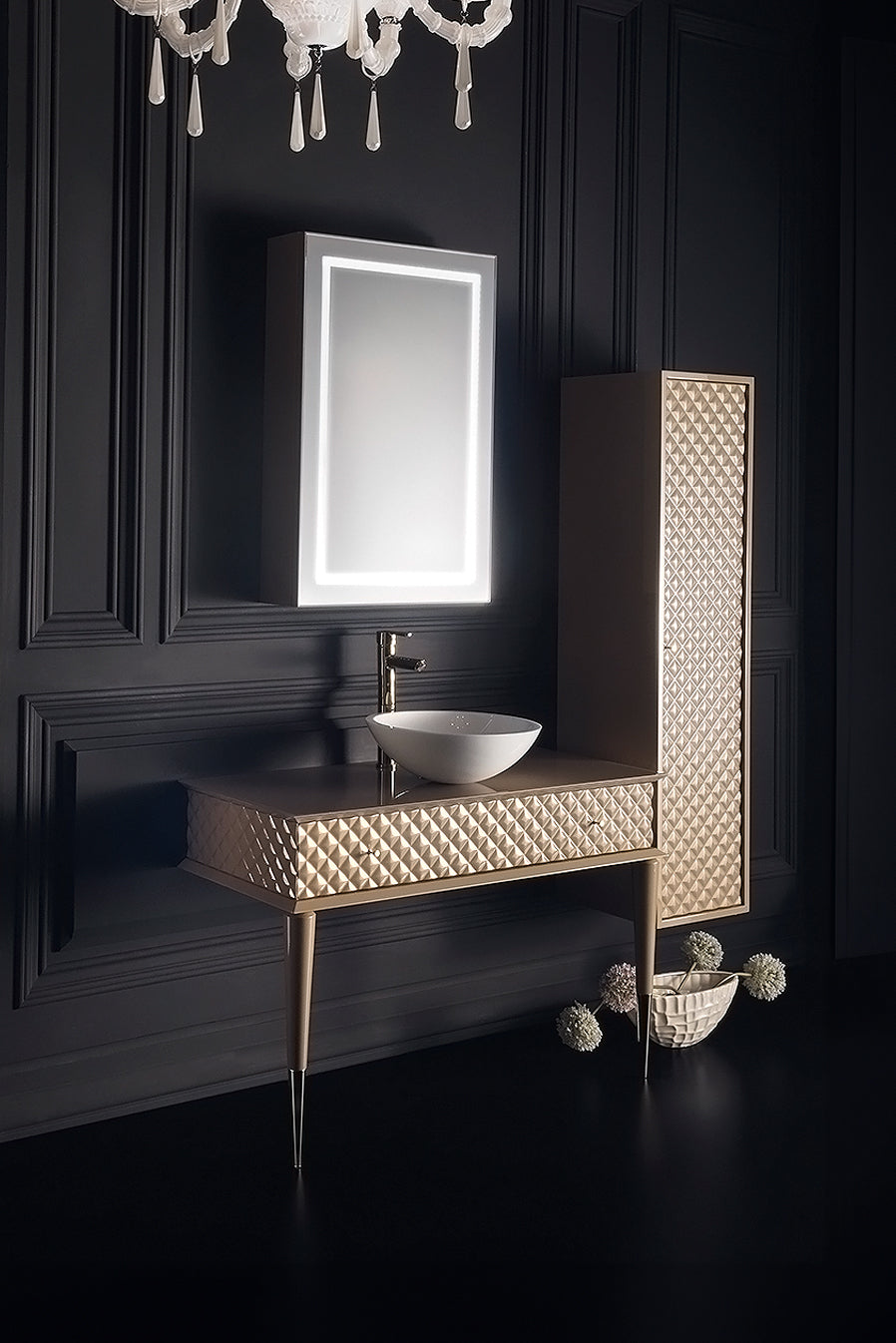 Das Capitone Waschbecken mit Unterschrank in Beige, edles Designer Badmöbel mit gesteppter Front und elegantem Beischrank, edle Badmöbel, exklusiv bei Tiamont.