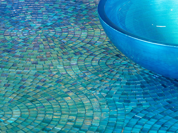 SICIS® glass washbasin Blue Lagoon (Turquoise) on its glass mosaic gradient – Tiamont