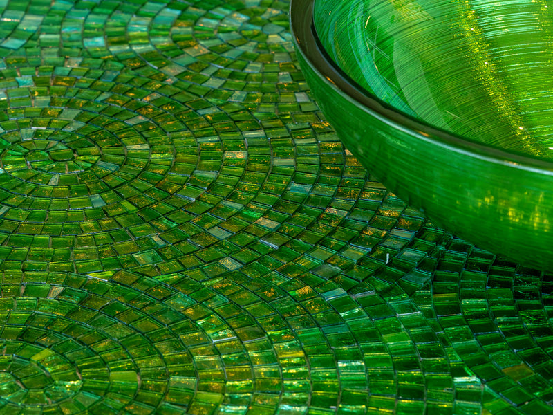 SICIS® Doh glass washbasin Pharaoh's Emerald Crown (Emerald green) on its mosaic gradient of emerald green glass mosaics – exhibition piece at Tiamont