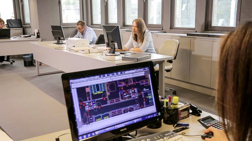 Innenarchitekten bei der Badplanung (Luxus-Badmöbelsets · ausgefallen und exklusiv)