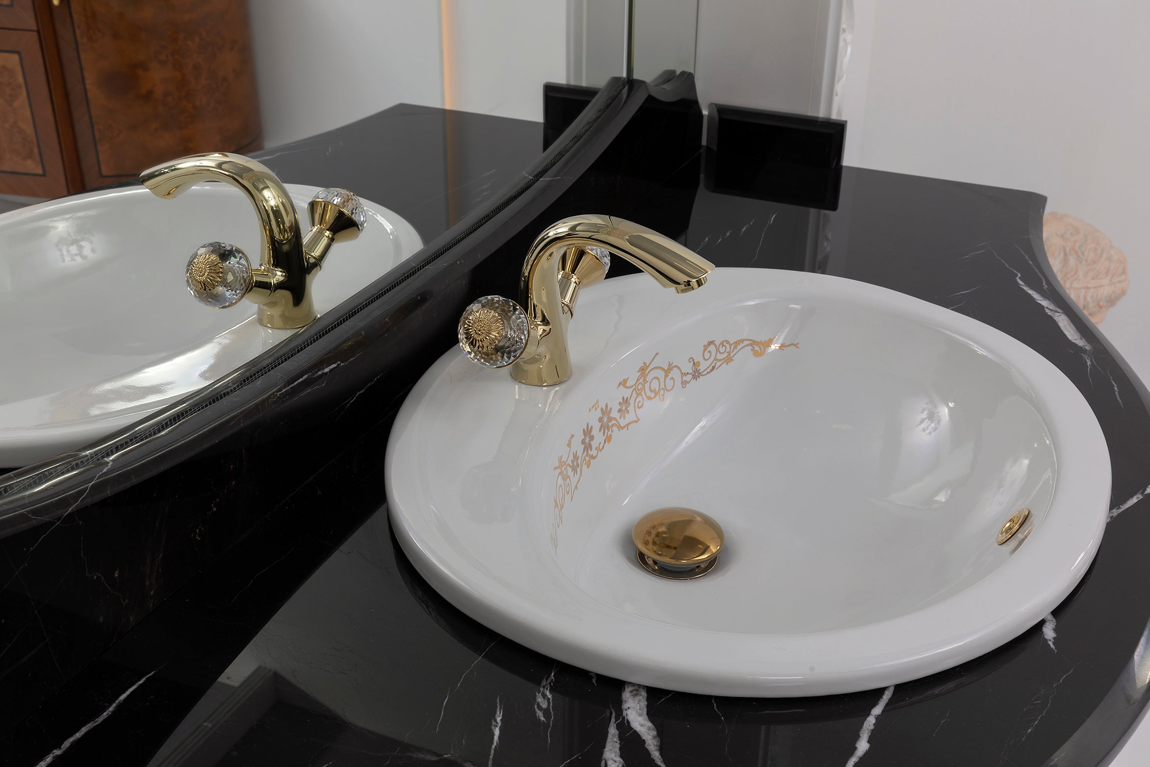 Golden Palace - Weiß/Schwarz, Waschtisch mit Waschbecken und Spiegel