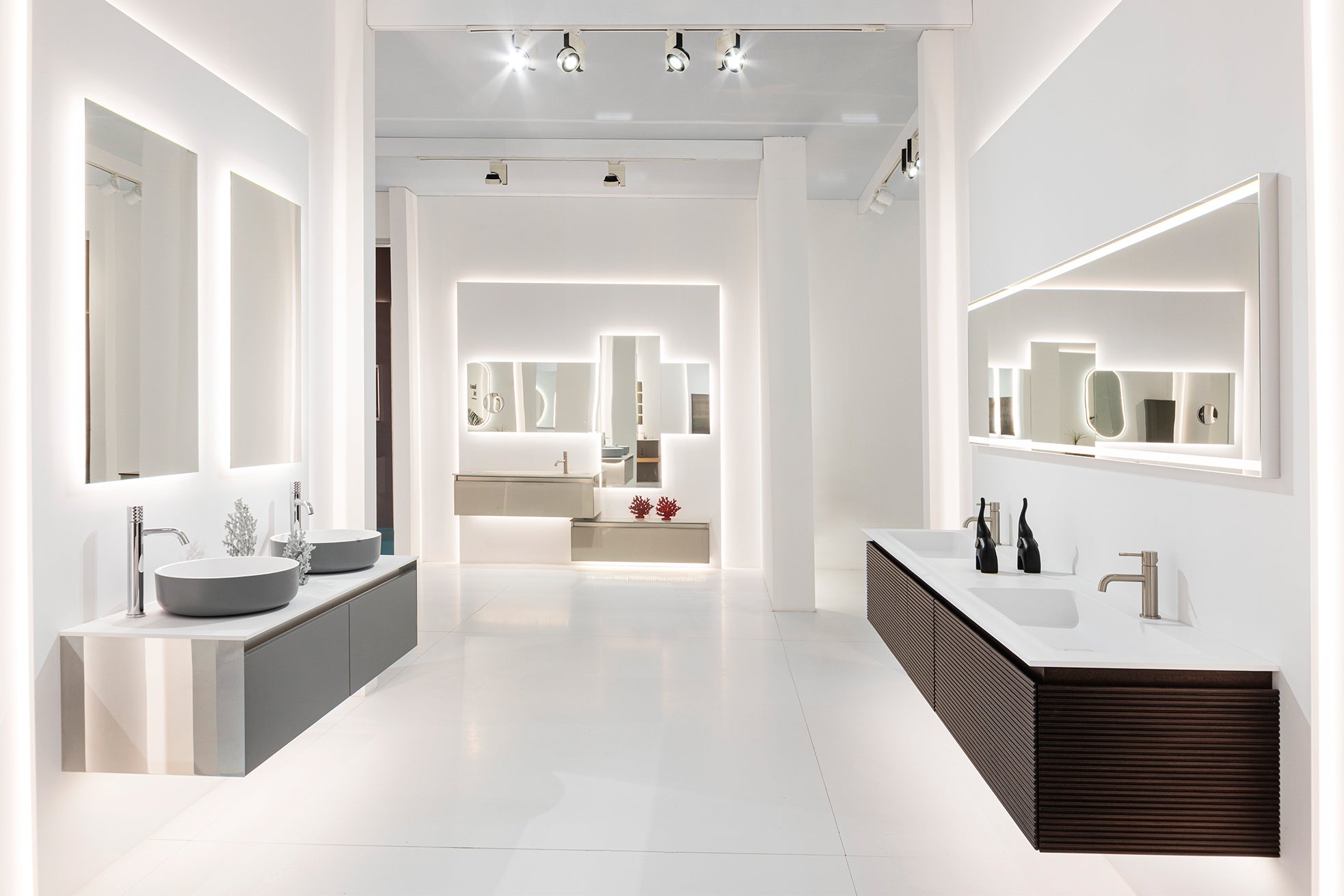 Moderne Luxus-Badmöbel-Sets mit hochwertigem Design und individueller Beratung. Exklusiv erhältlich bei Tiamont.