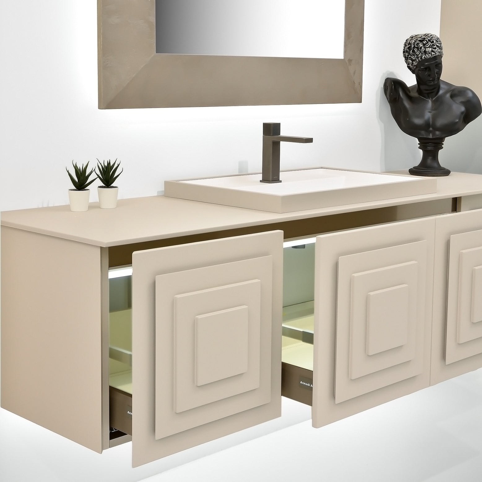Ein Traumhaftes Badmöbelset in Beige, modern und hochwertig, mit Design-Schubladen, erhältlich im Tiamont Shop. Entdecken Sie auch moderne Waschbecken mit Unterschrank in Beige. 