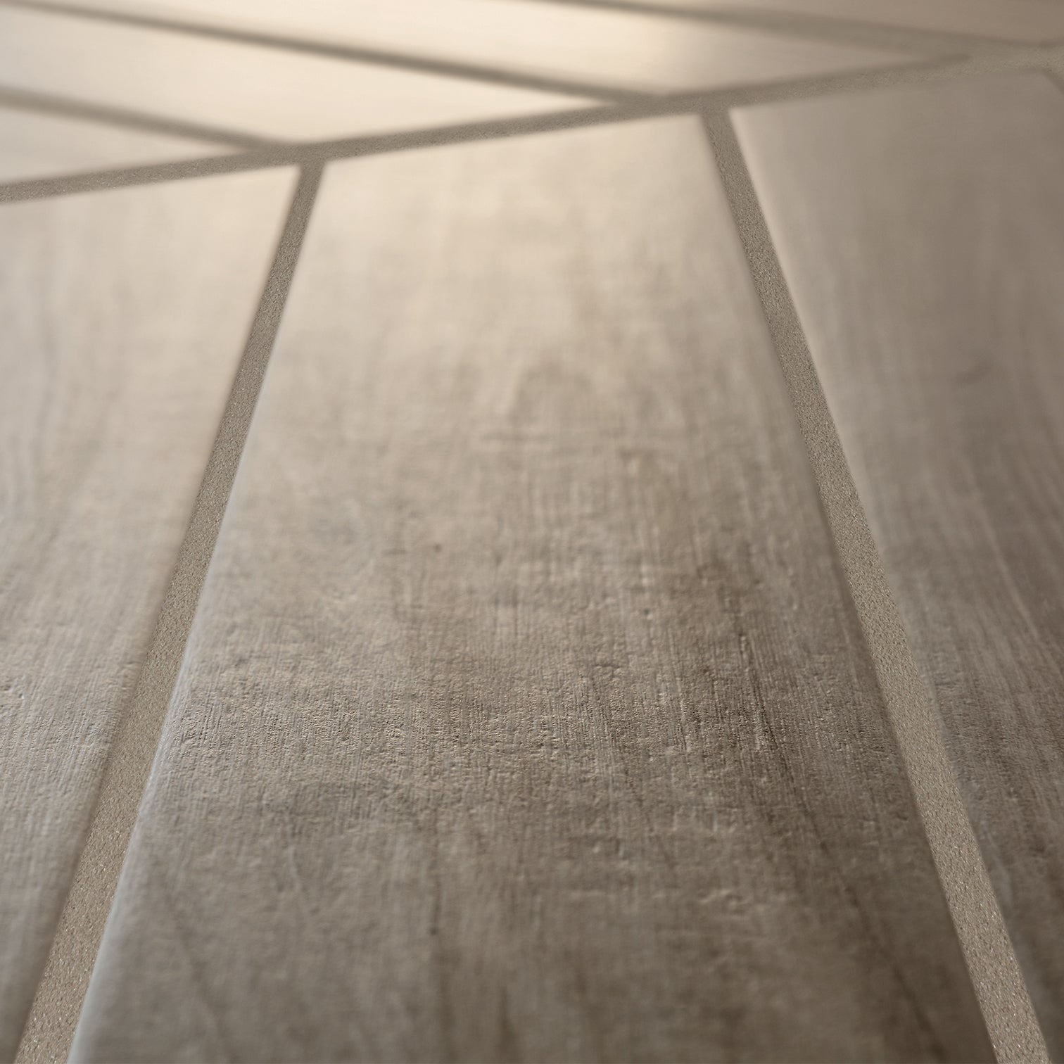 Litokol Starlike® Pro Epoxidharz Fugenmörtel auf beigefarbenen Fliesen, erhältlich bei Tiamont.