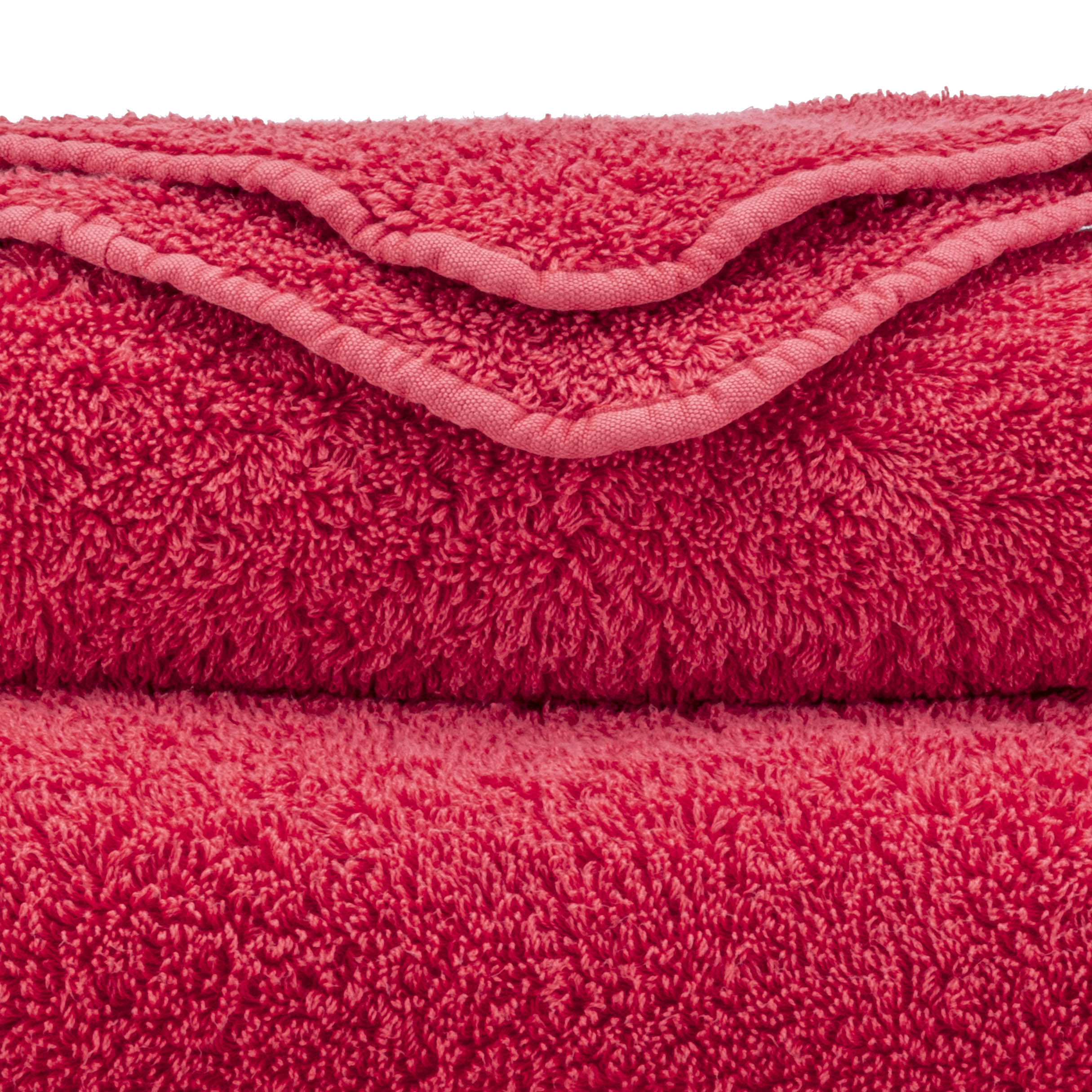 Detail der Super Pile Frottierschlingen in Viva Magenta 579 – ägyptische Baumwolle, 700 g/m²