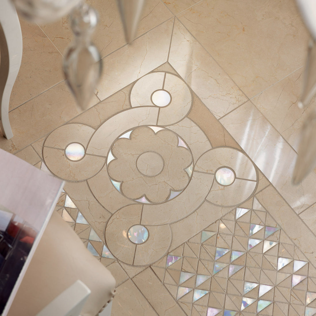 SICIS® Cosmati Beige: warm beige mosaic floor with a round decorative motif and pale inlays