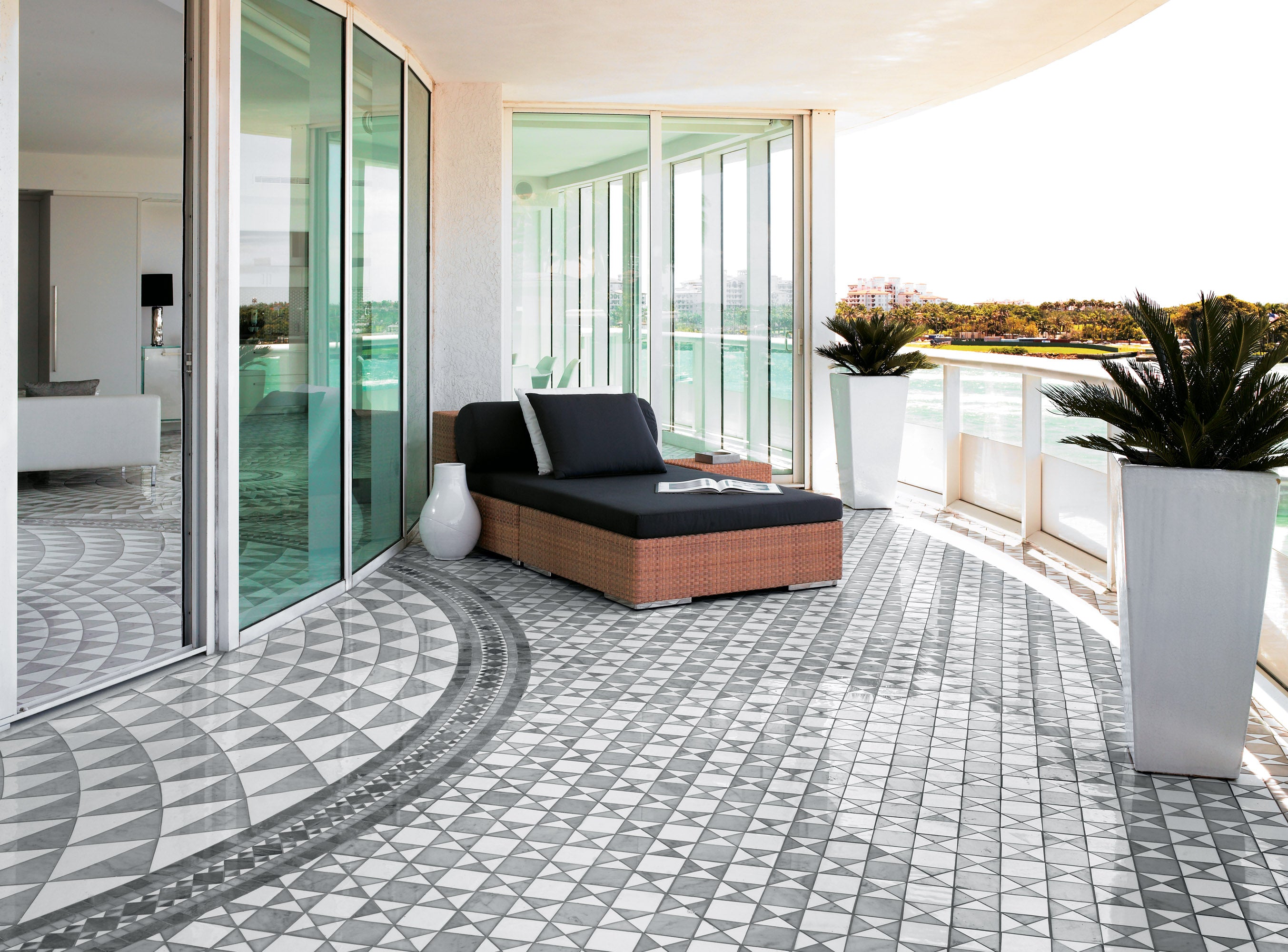 SICIS® Marmormosaikfliesen in Grau für Spa, Innenbereich, Außenbereich, Foyer, Terasse, Boden und Wände. Wir beraten Sie gerne bei Tiamont.